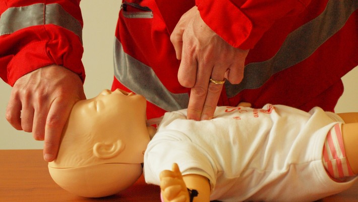 Vademecum primo soccorso e emergenze nelle scuole dell’infanzia, primarie e secondarie di primo grado Vademecum primo soccorso e emergenze nelle scuole dell’infanzia, primarie e secondarie di primo grado